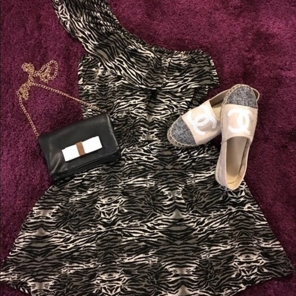 One shoulder zebra design mini dress